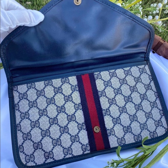 Vintage Gucci monogram envelope clutch - Picture 3 of 5